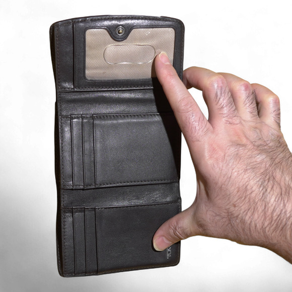 TUMI Mens Wallet Grey Leather Trifold RFID Snap Closure 6 Card Slots Pockets GUC - Picture 3 of 10